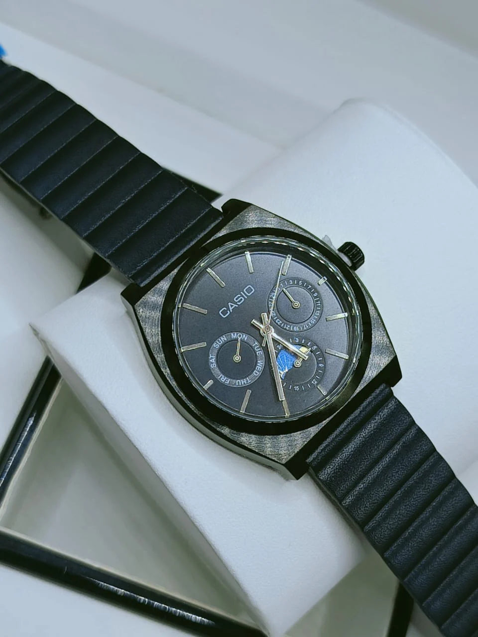 CA Men’s Luxury Watch – Minimalist Design with Luminous Hands & Scratch-Resistant Glass
